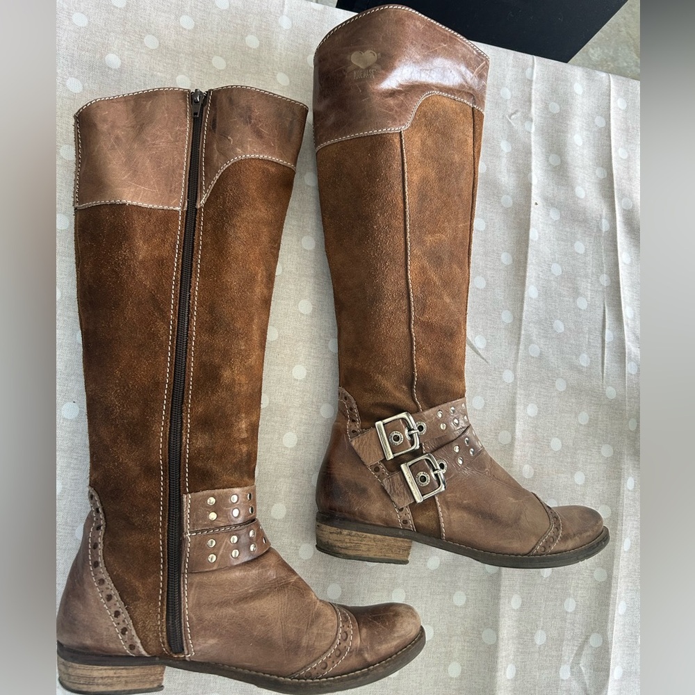 No pulse boots. Size 38